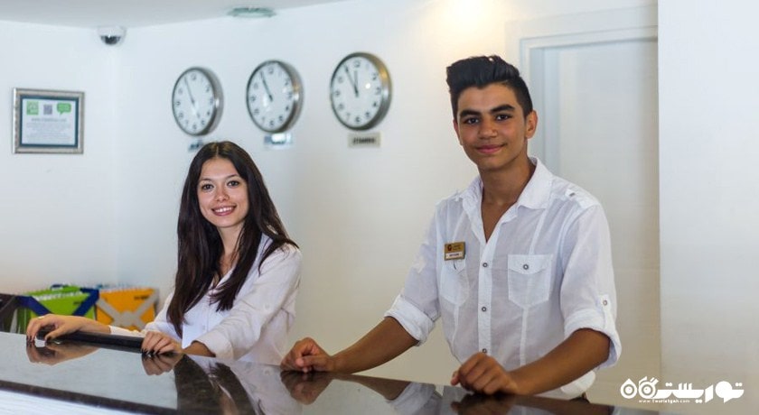 پرسنل پذیرش هتل مارتی بیچ